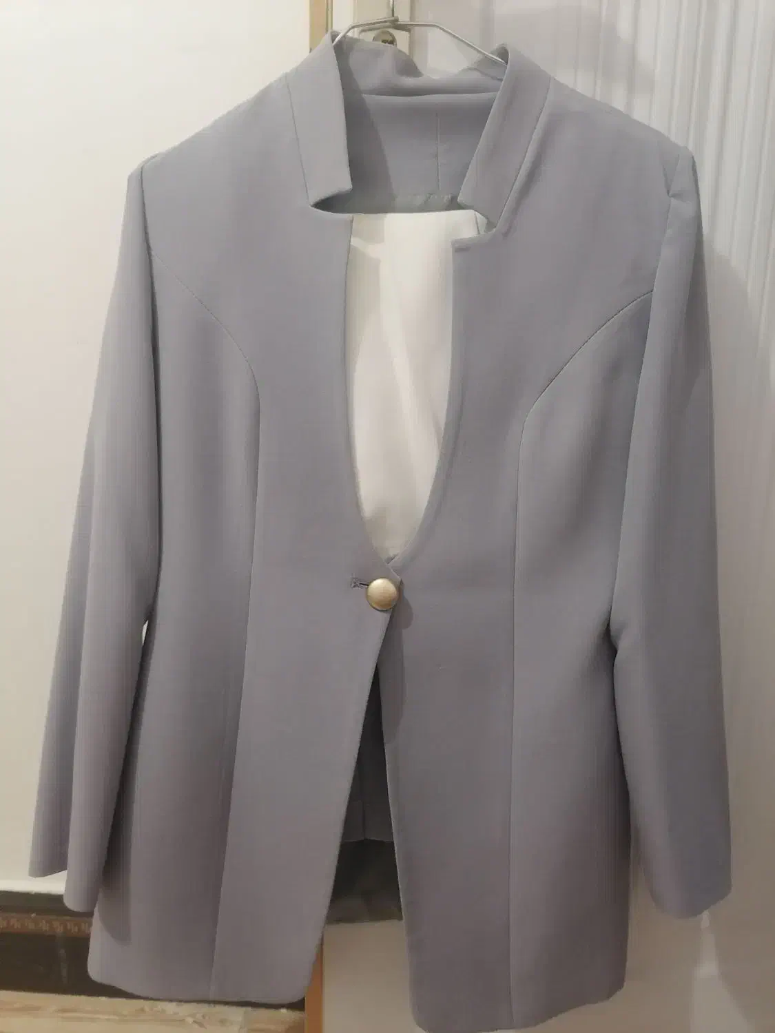 کت و شلوار طوسی روشن و تاپ کرپ سفید سایز 40 تا 42|لباس|خرمآباد, |دیوار