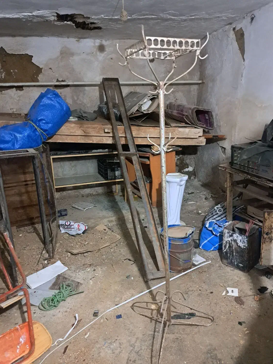 جالباسی|بندرخت و رخت‌آویز|مزرعه کتول, |دیوار