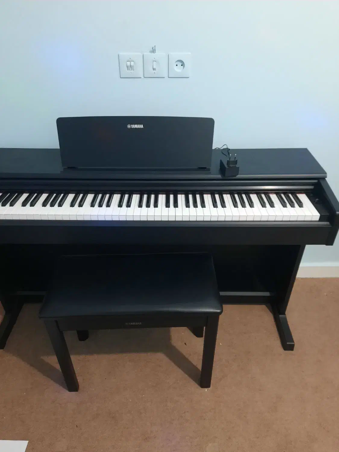 پیانو درحد نو یاماها ۱۰۵به رنگ مشکی|پیانو، کیبورد، آکاردئون|اهواز, فرهنگ شهر|دیوار