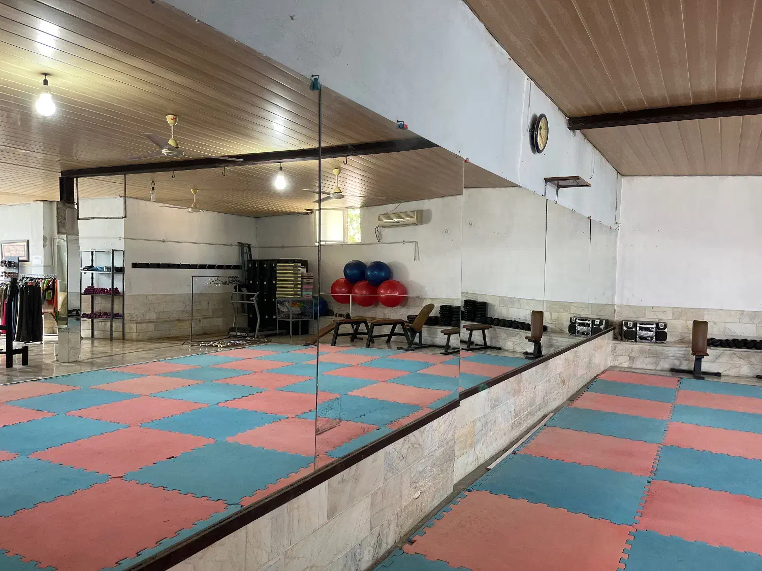 آینه|آینه|گرگان, |دیوار