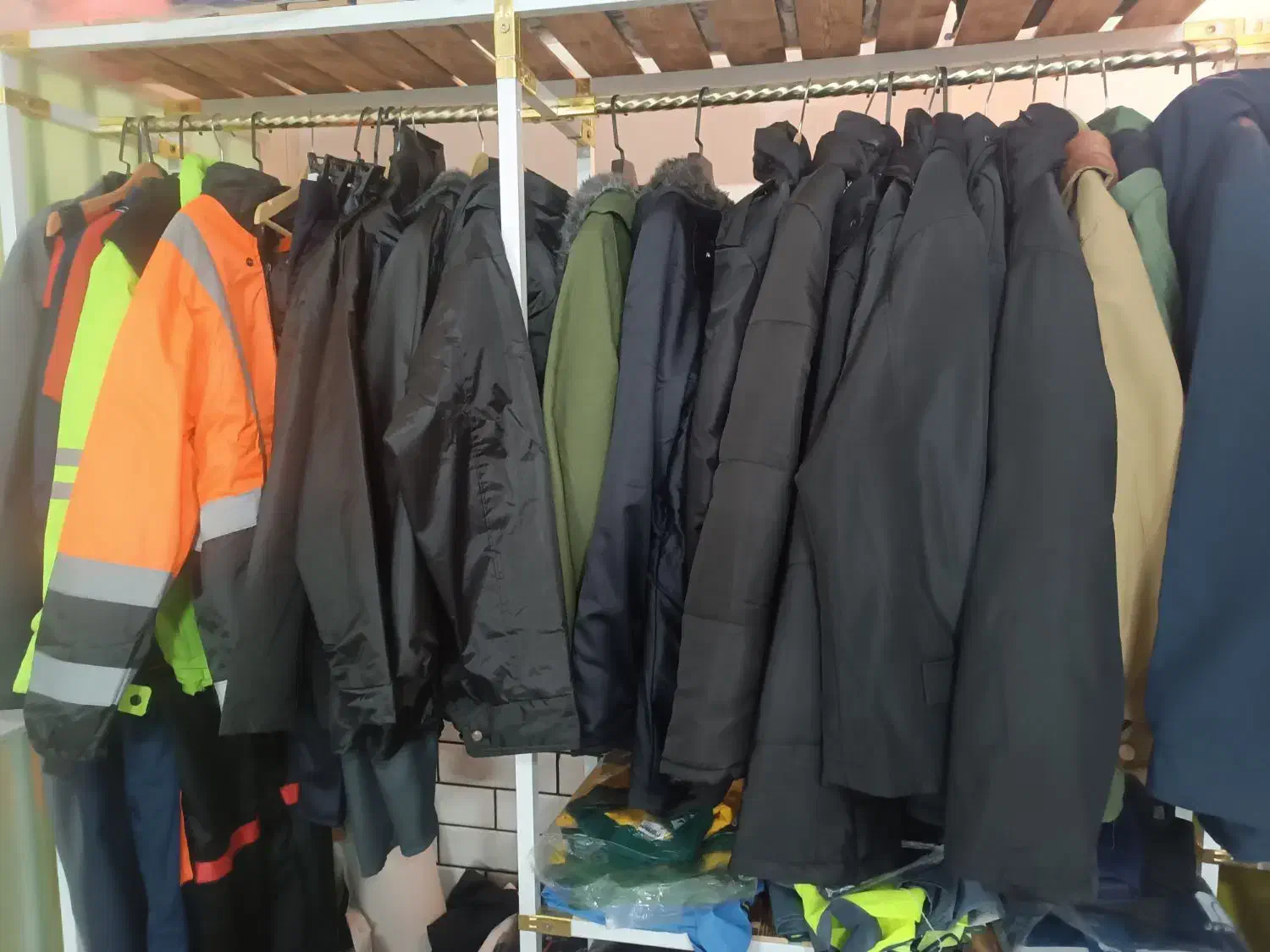 پخش بادگیر و کاپشن زمستانی مخصوص سرما و باد|لباس|شهرکرد, |دیوار