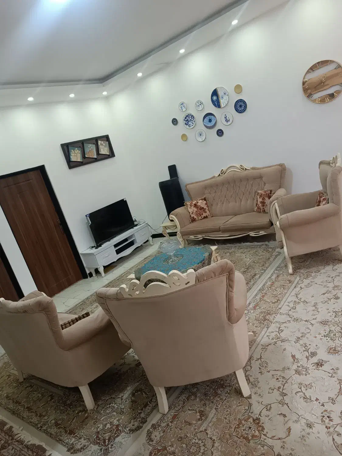 مبل راحتی سالم بدون هیچ گونه پارگی پارچه|مبلمان خانگی و میز عسلی|چمستان, |دیوار