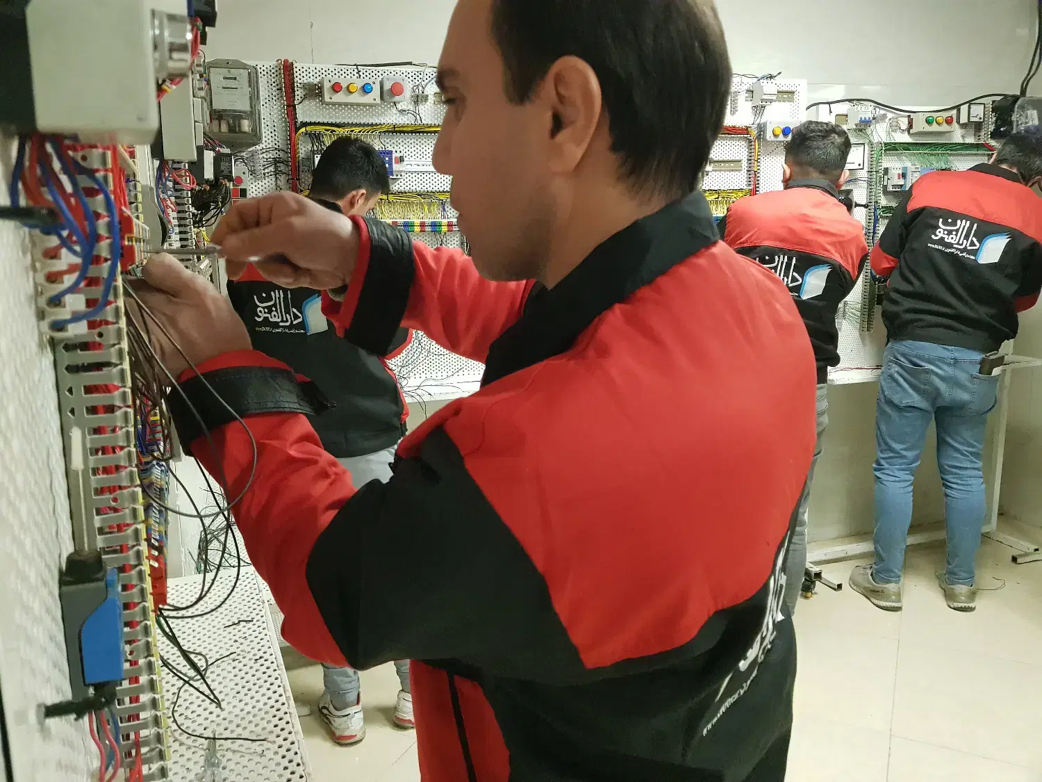 آموزش برق صنعتی PLC تابلو سازی آموزشگاه فنی|خدمات آموزشی|تهران, دانشگاه شریف|دیوار