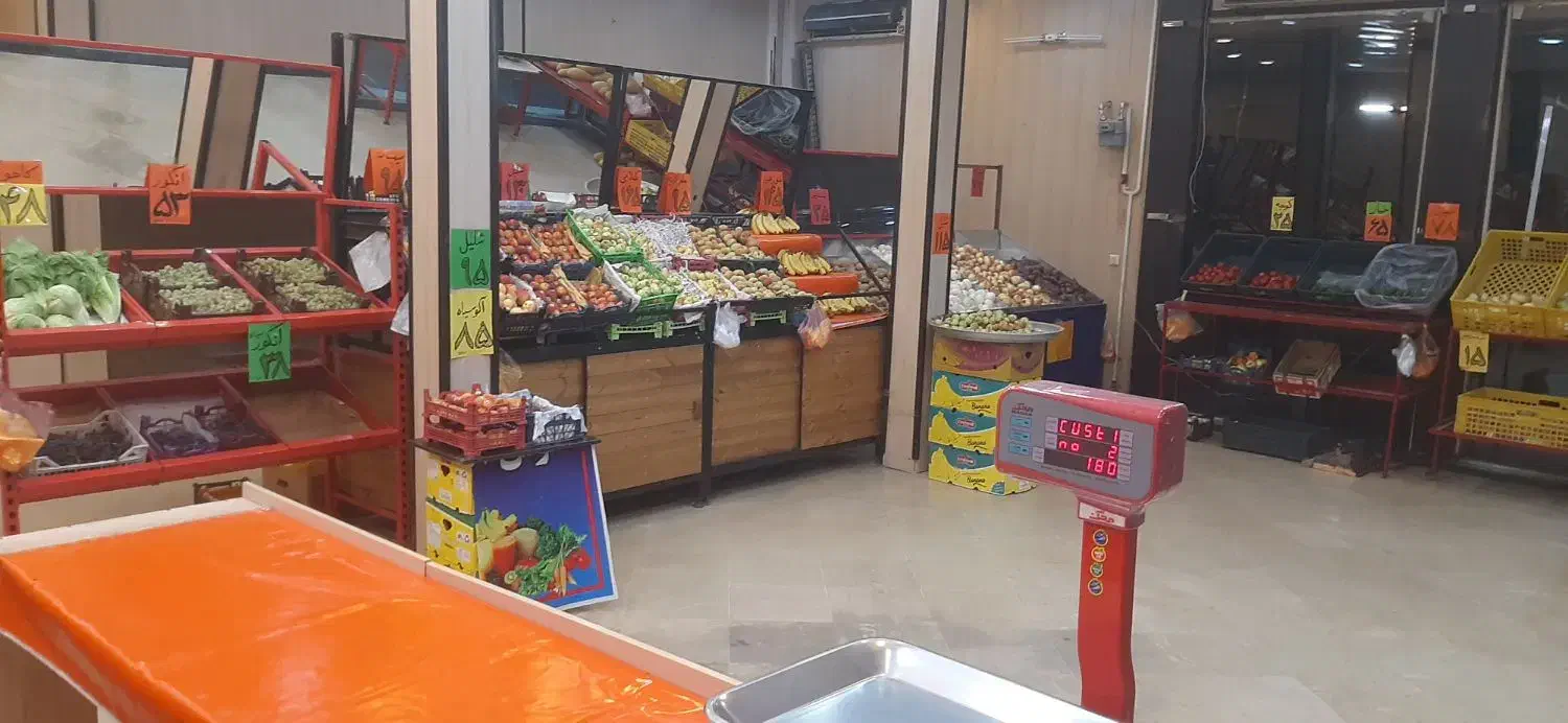 فروش وسایل میوه فروشی و ترازو|فروشگاه و مغازه|قم, شهدا|دیوار