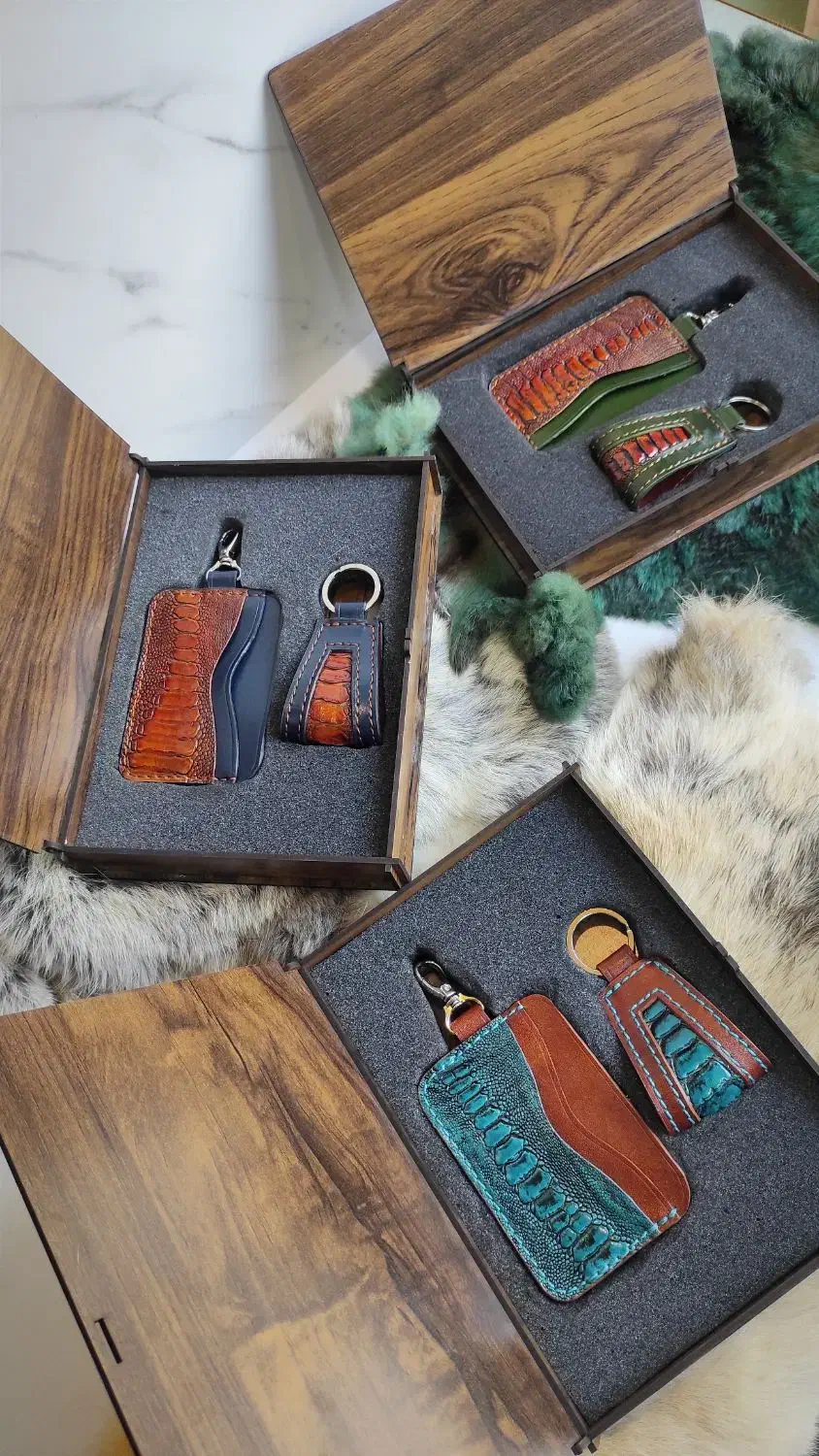 از طراحی تا اجرا محصولات چرمی با رنگ و طرح دلخواه|کیف، کفش، کمربند|رشت, منظریه|دیوار