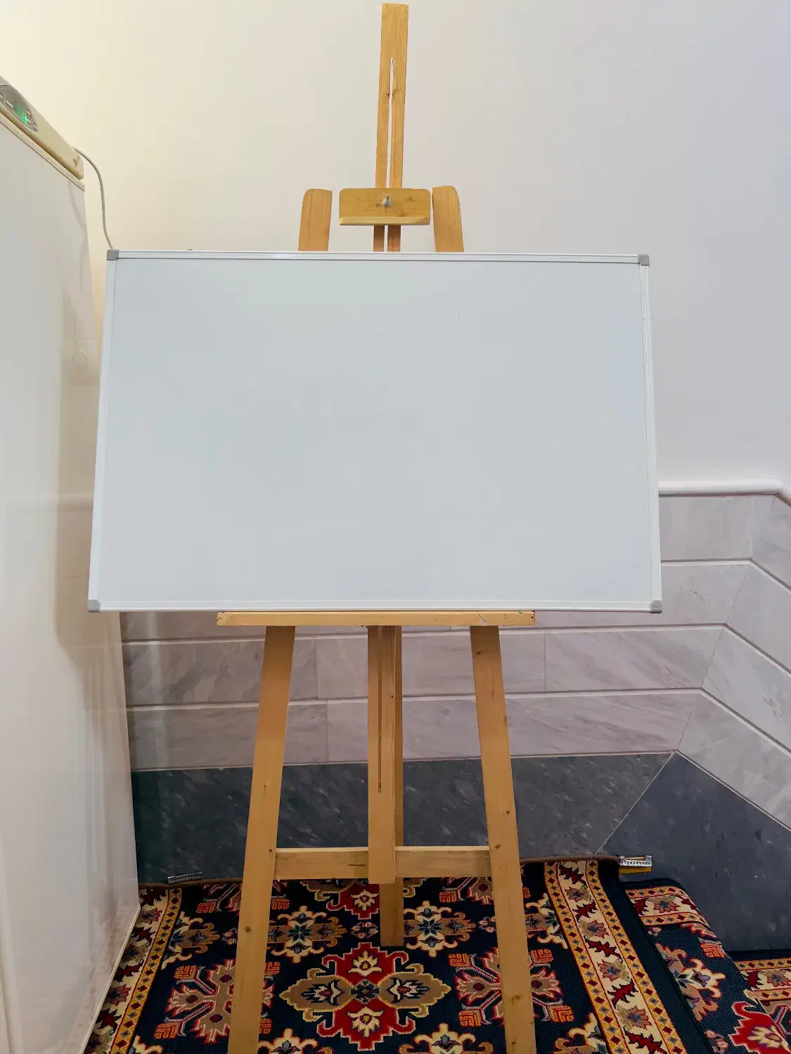 تخته وایت برد و پایه و کفش های در حد نو|لوازم التحریر|ساوه, |دیوار