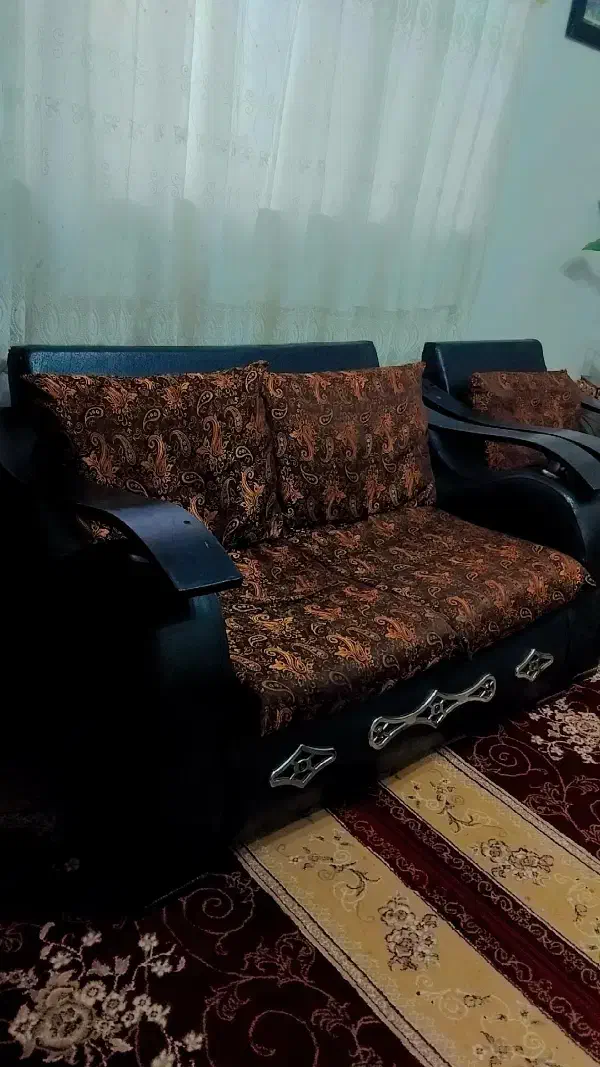 مبل چرم 7 نفره کاملا سالم|مبلمان خانگی و میز عسلی|سیاهکل, |دیوار