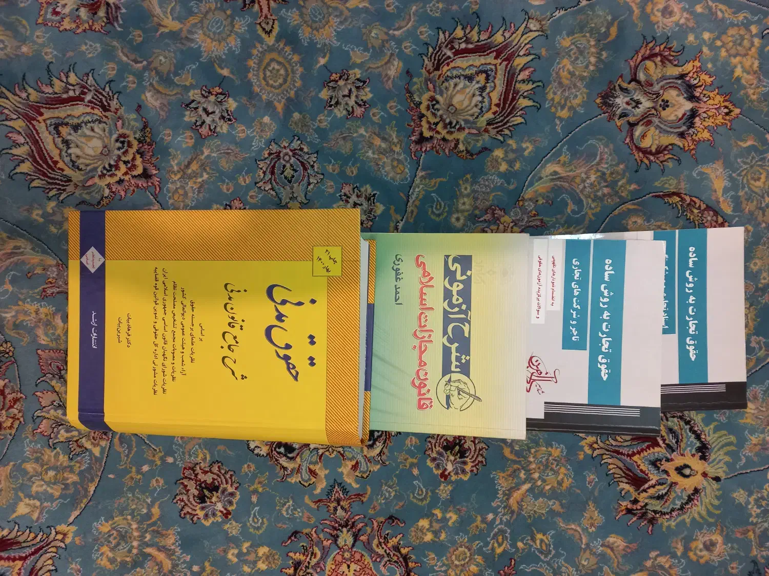 کتاب های آزمونی وکالت دست دوم کاملا تمیز|کتاب و مجله آموزشی|بابل, |دیوار