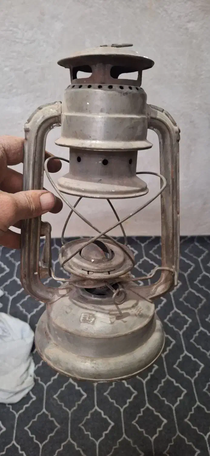 چراغ نفتی|کلکسیون اشیاء عتیقه|قدس, شهر‌قدس|دیوار