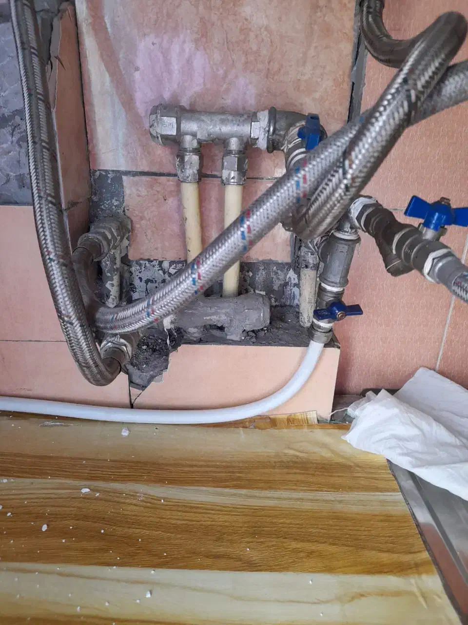 پکیج ایران رادیاتور بوتان  شیر آلات  لوله کش نشتی|خدمات پیشه و مهارت|پردیس, فاز ۳|دیوار