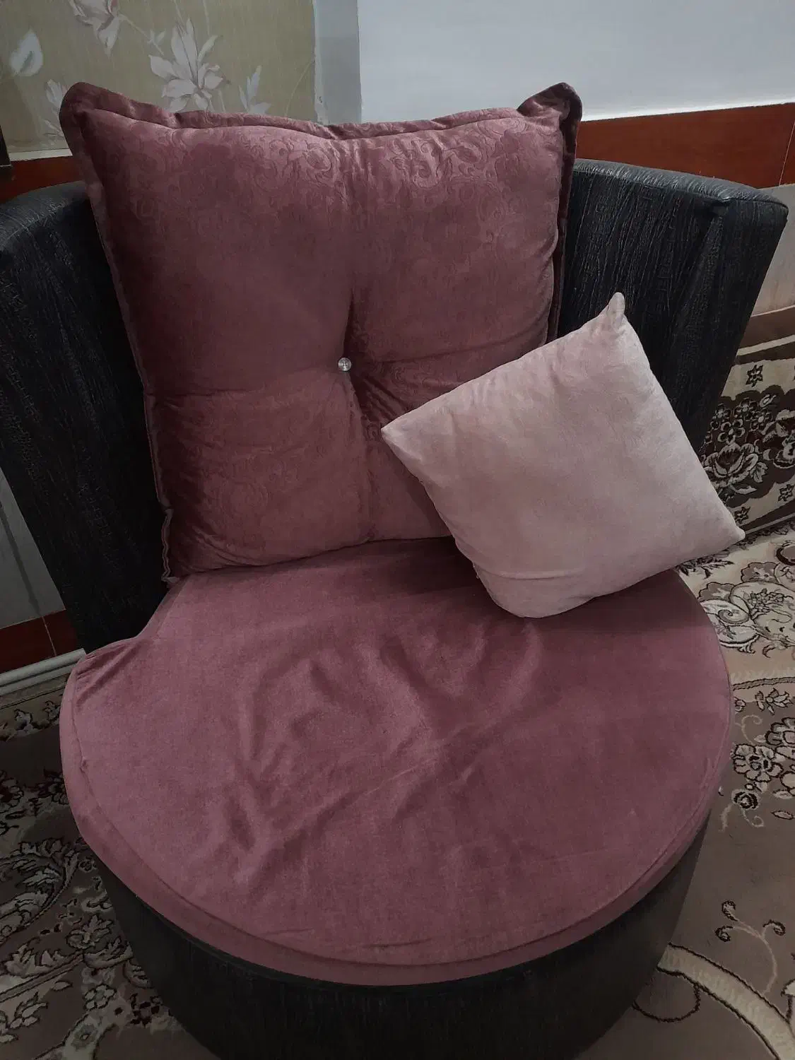 یک دست مبل ۸نفره با میز ناهار خوری ست|مبلمان خانگی و میز عسلی|تربتحیدریه, بوستان باغ ملی|دیوار