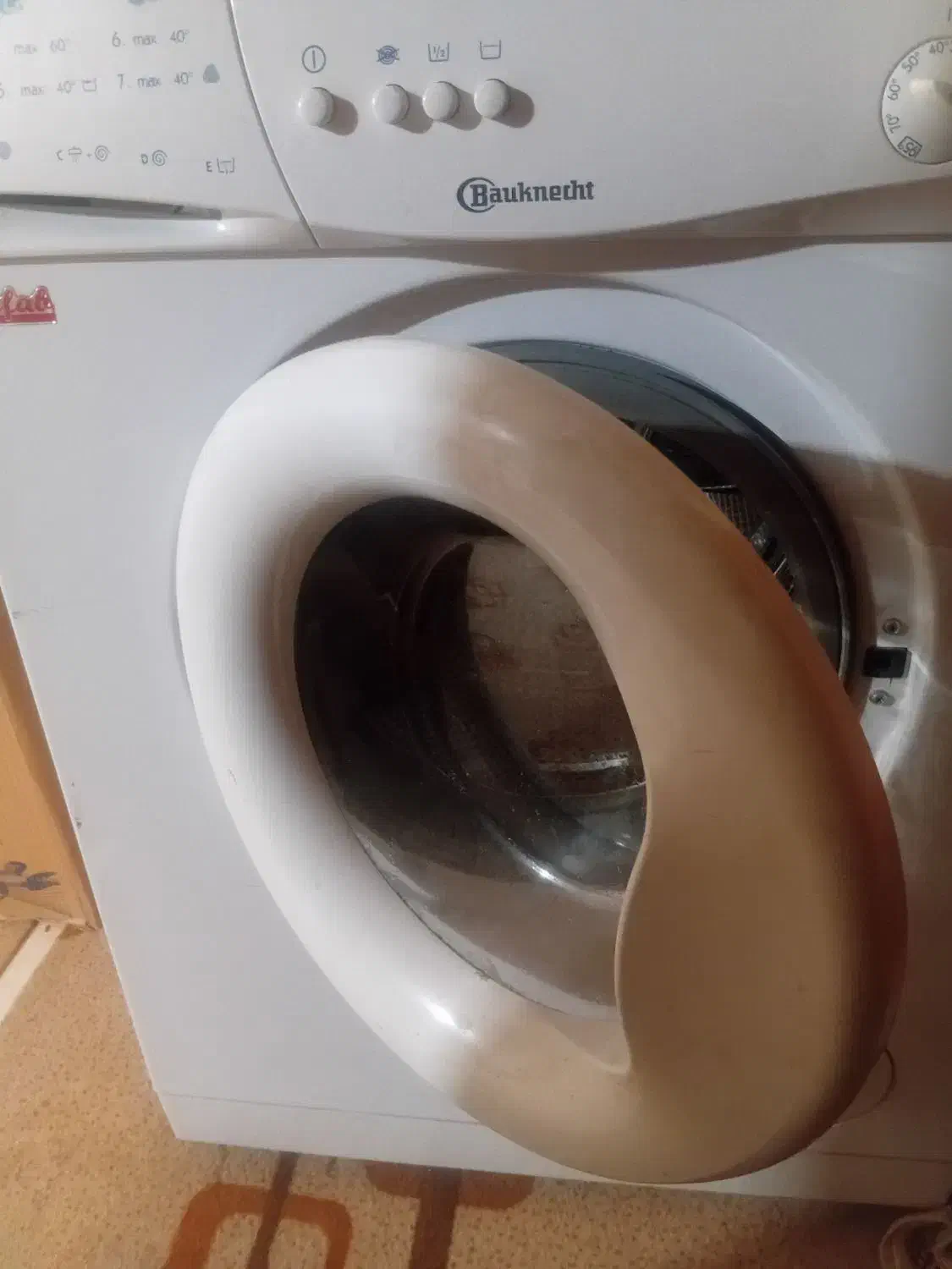 ماشین لباسشویی|ماشین لباسشویی و خشککن لباس|فولادشهر, B8|دیوار