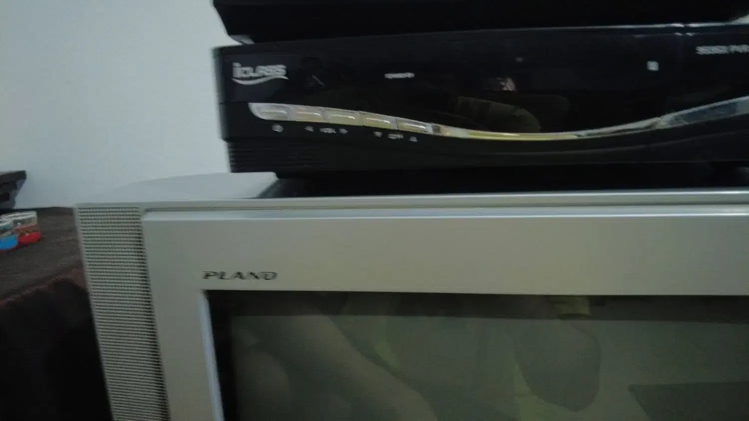 تلویزیون زیره ۱۹اینج اورجینال سامسونگ تقریبا نو|تلویزیون و پروژکتور|نور, |دیوار