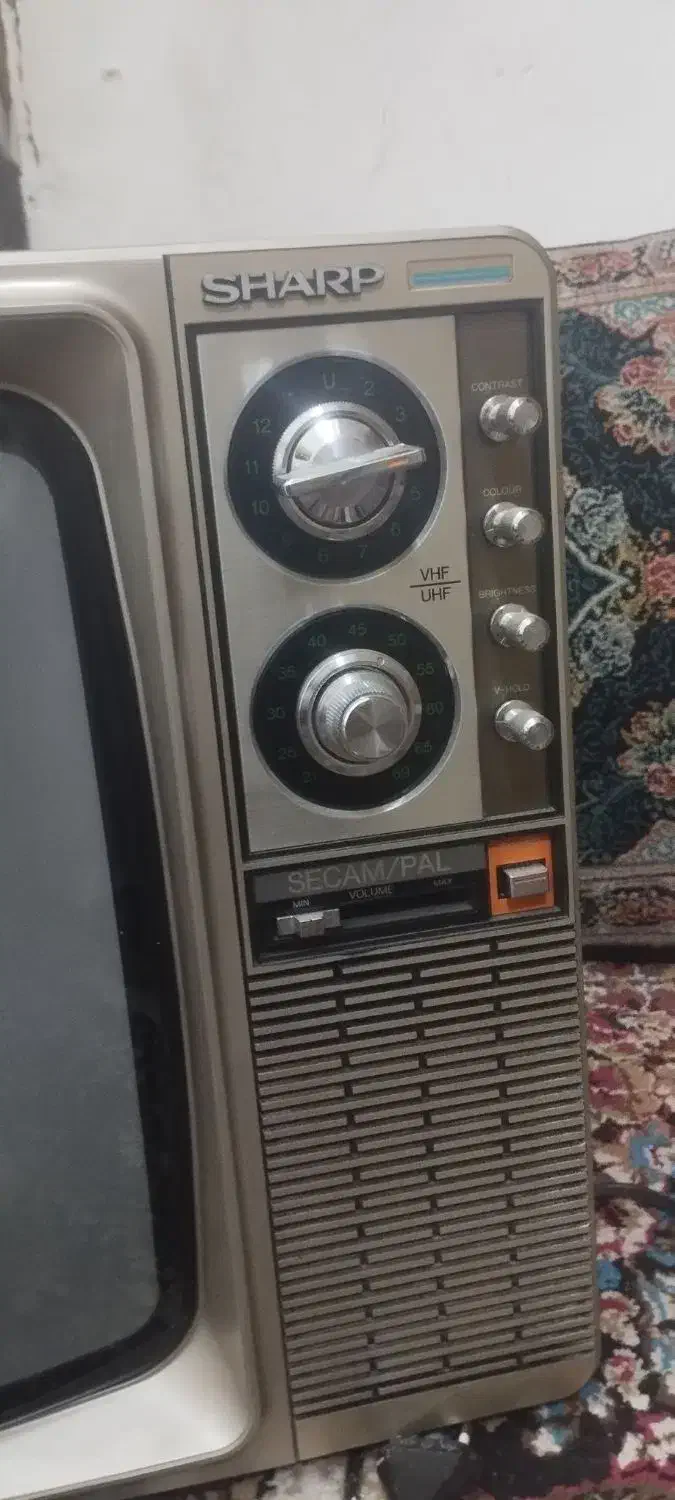 تلوزیون قدیمی طرح چوب|کلکسیون اشیاء عتیقه|تربت جام, شیخ احمد جامی|دیوار