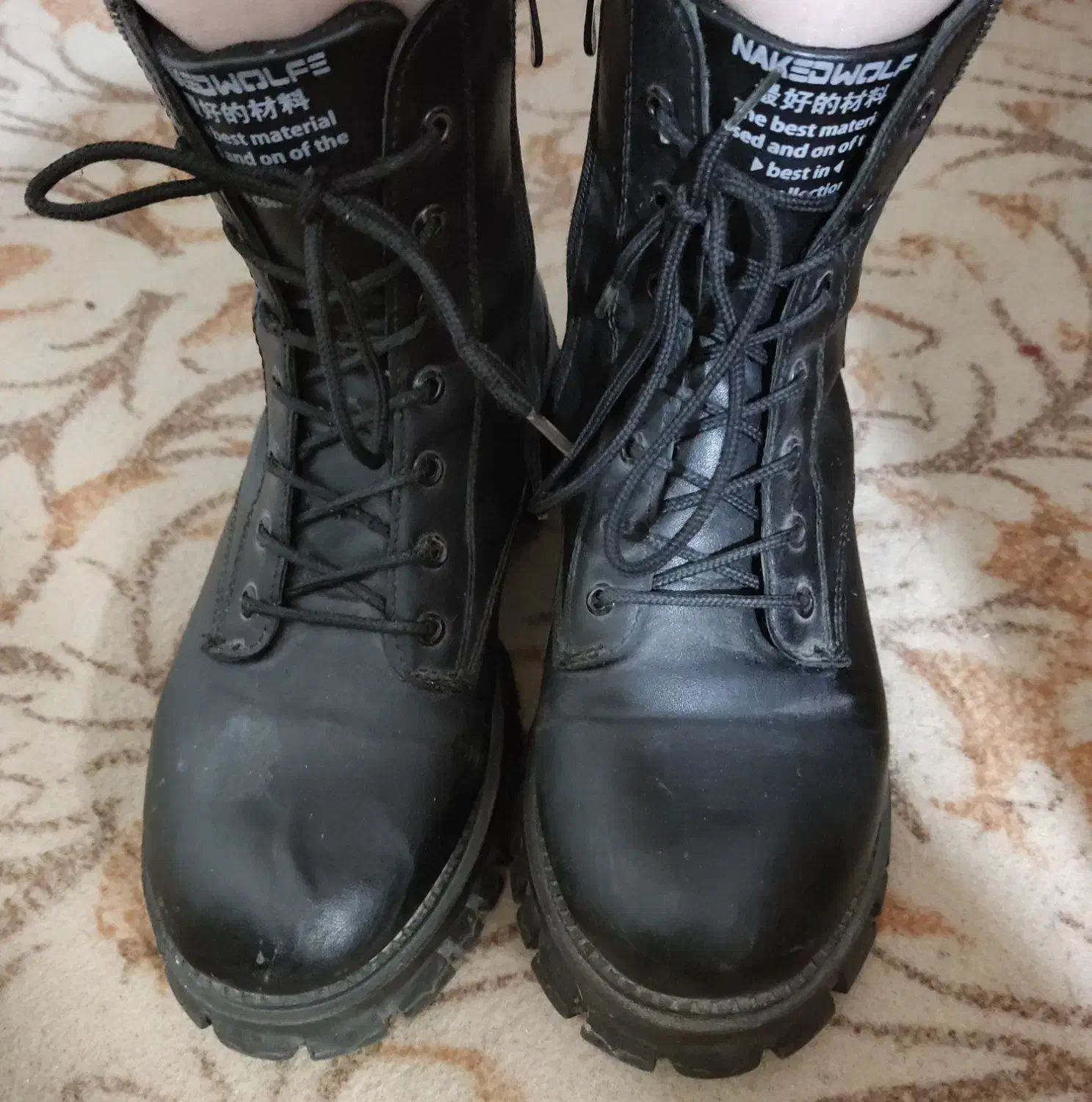 بوت دخترانه|کیف، کفش، کمربند|قدس, شهر‌قدس|دیوار