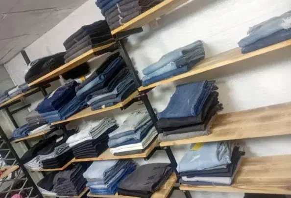 رگال مانکن پا زنانه و قفسه شلف دیواری|فروشگاه و مغازه|ری, هاشمآباد|دیوار