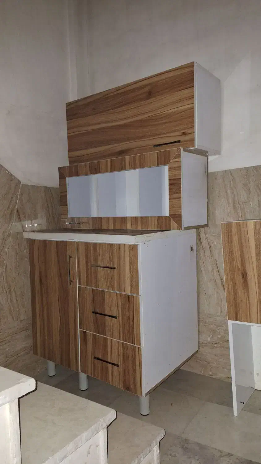 کا بینت|آب‌چکان و نظم‌دهنده ظروف|نسیم‌شهر, |دیوار