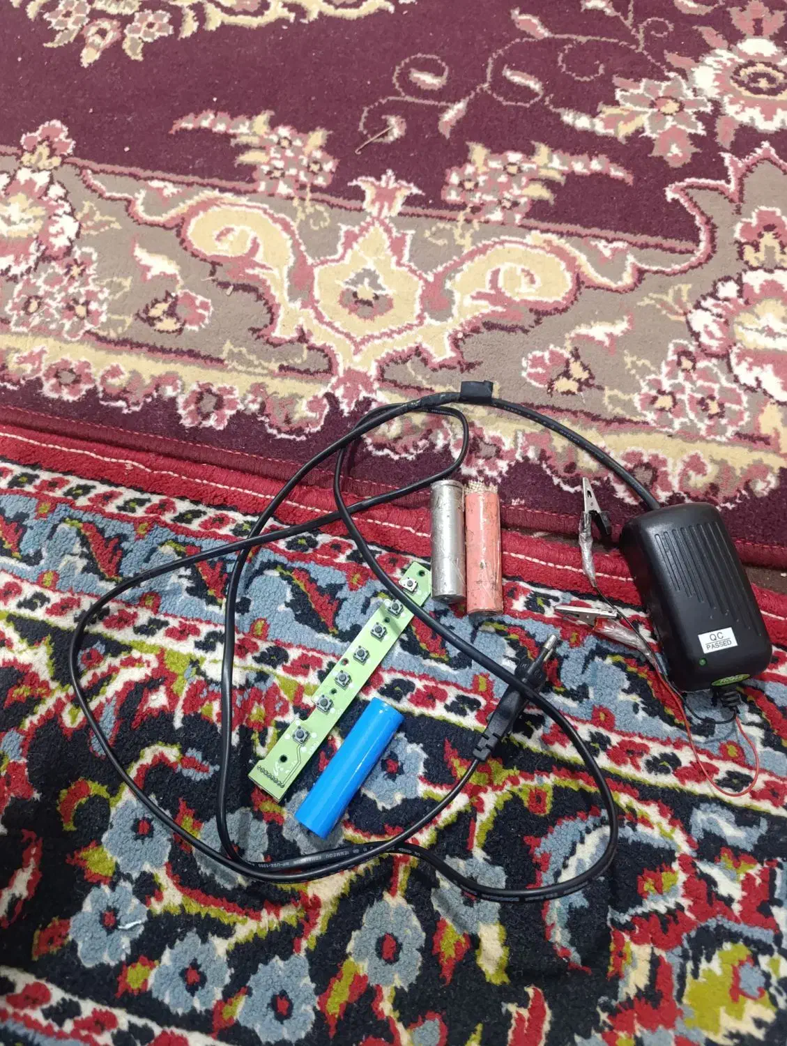 آداپتور 12ولت وباطری لیتیومی|قطعات و لوازم جانبی رایانه|سنندج, |دیوار