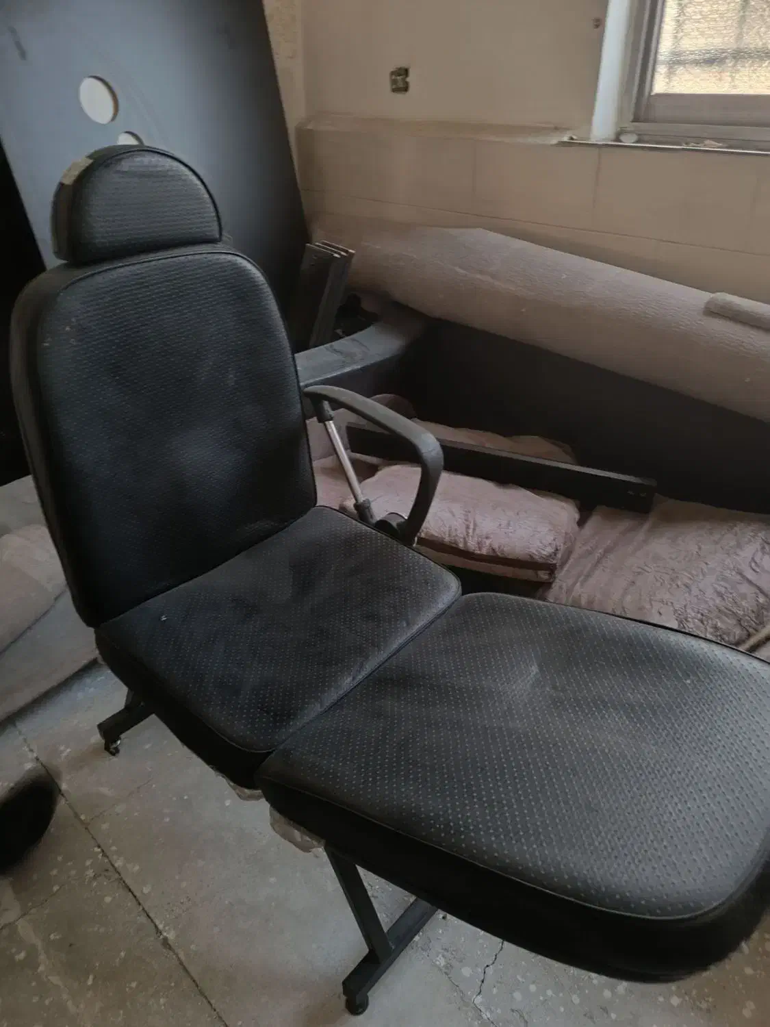 صندلی|آرایشگاه و سالن‌های زیبایی|محمدیه-قزوین, |دیوار