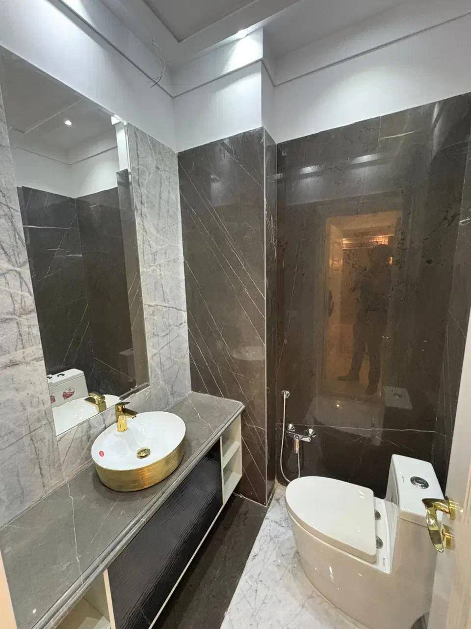 فرشته نوساز، ۱۶۰متر، ۳ خواب، استخر/ روف گاردن