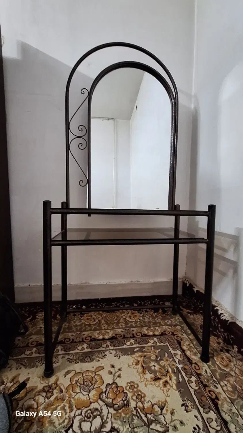 میز ارایشی با آینه|میز و صندلی غذاخوری|خمینی‌شهر, |دیوار