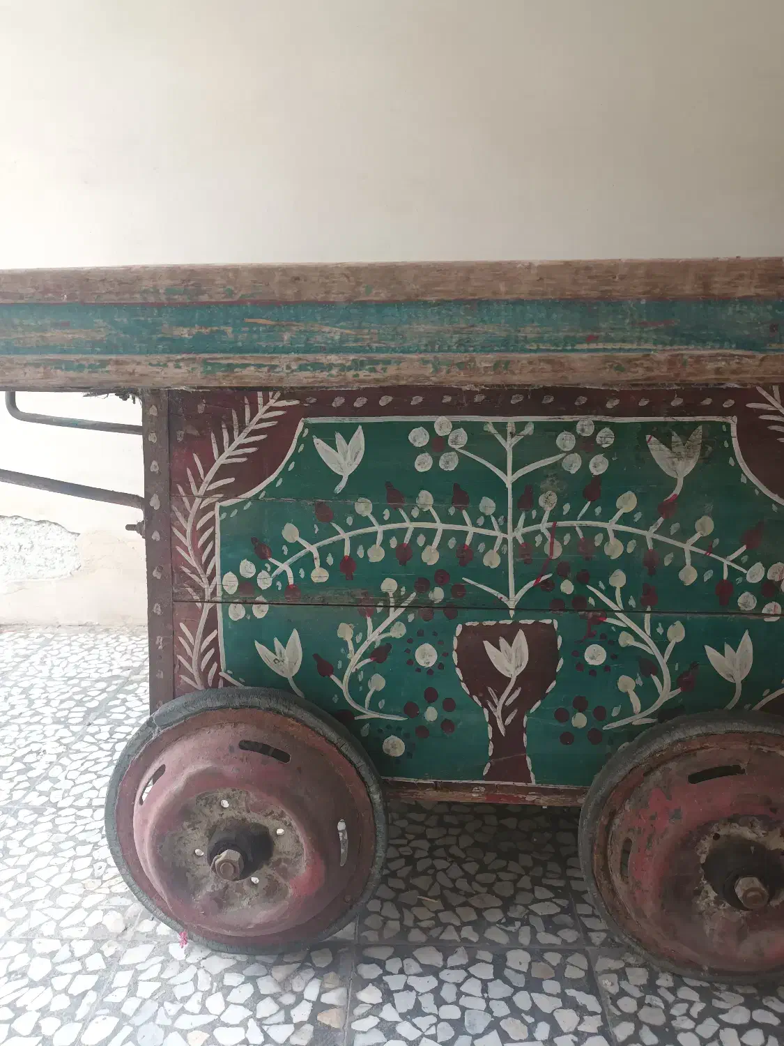 چرخ دستی|کلکسیون اشیاء عتیقه|آمل, |دیوار