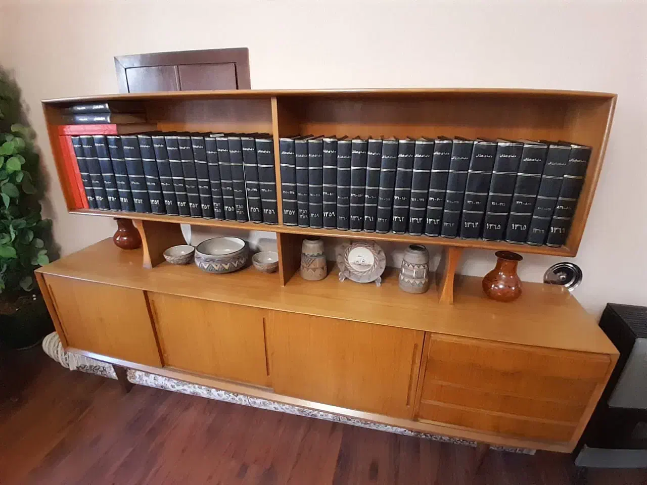 مجله دنیای ورزش|مجلات|شیراز, ستارخان|دیوار