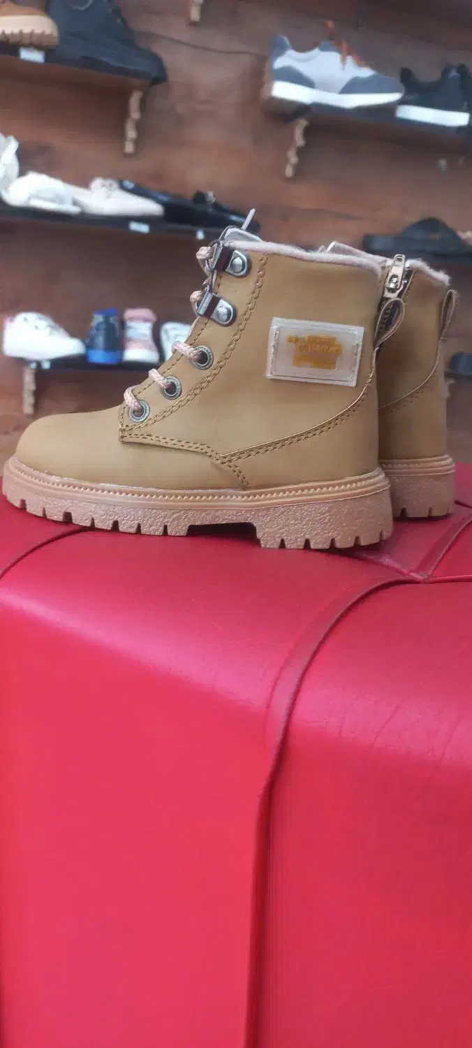 کفش|کیف، کفش، کمربند|پاوه, |دیوار