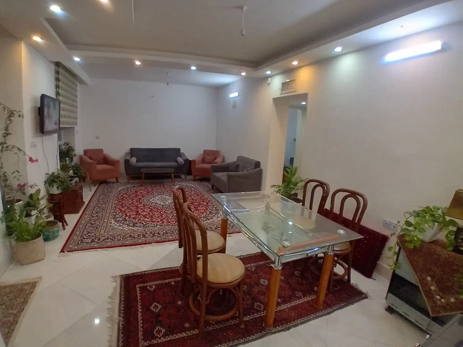 اجاره روزانه /هفتگی/باغ ویلا ۵۰۰ متری در شاندیز|اجارهٔ کوتاه‌مدت ویلا و باغ|مشهد, وکیل‌آباد|دیوار