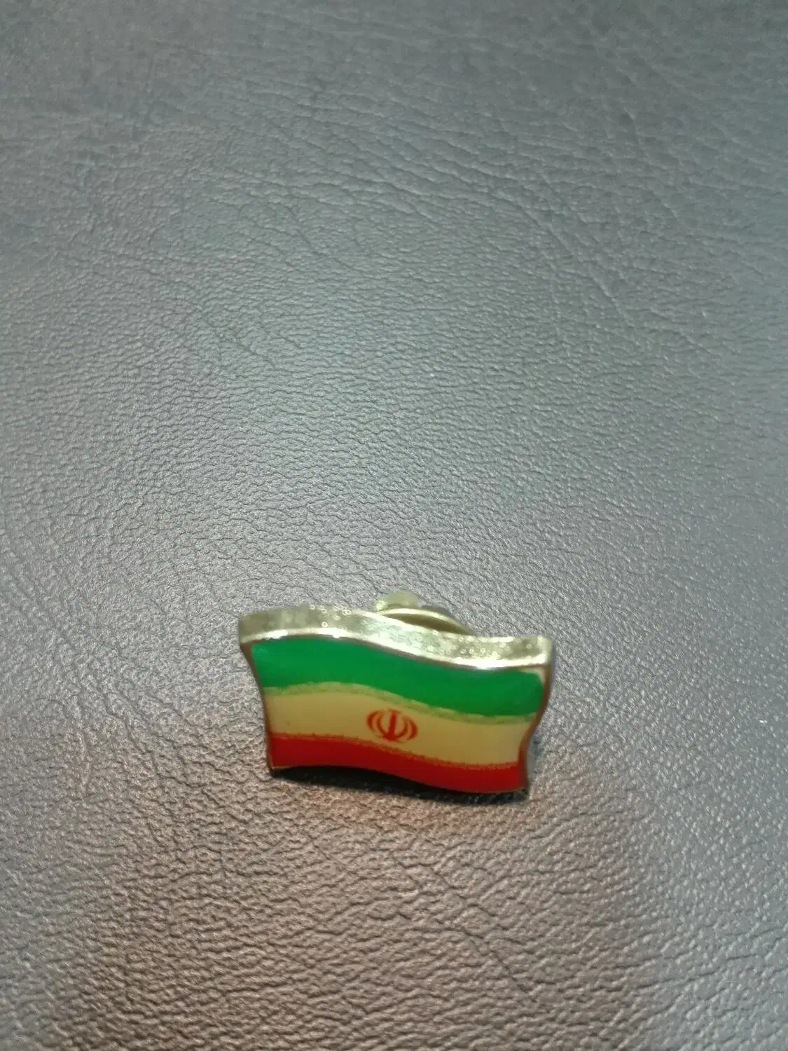 بج سینه قدیمی|کلکسیون اشیاء عتیقه|شیراز, سینما سعدی|دیوار