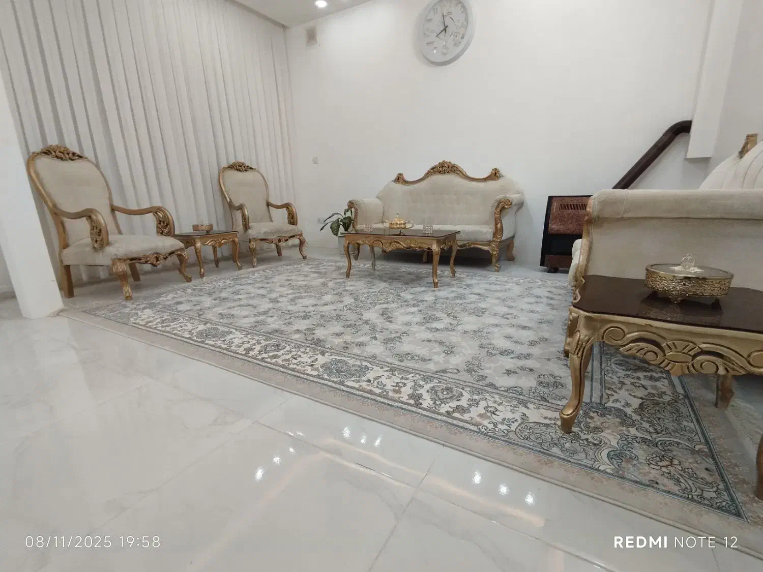 مبل سلطنتی|مبلمان خانگی و میز عسلی|گلبهار, بیزکی|دیوار