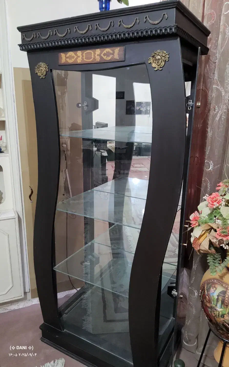 بوفه دکور ویترین ایستاده چوب وشیشه 4طبقه بسیارتمیز|بوفه، ویترین، کنسول|شاهینشهر, فیض|دیوار