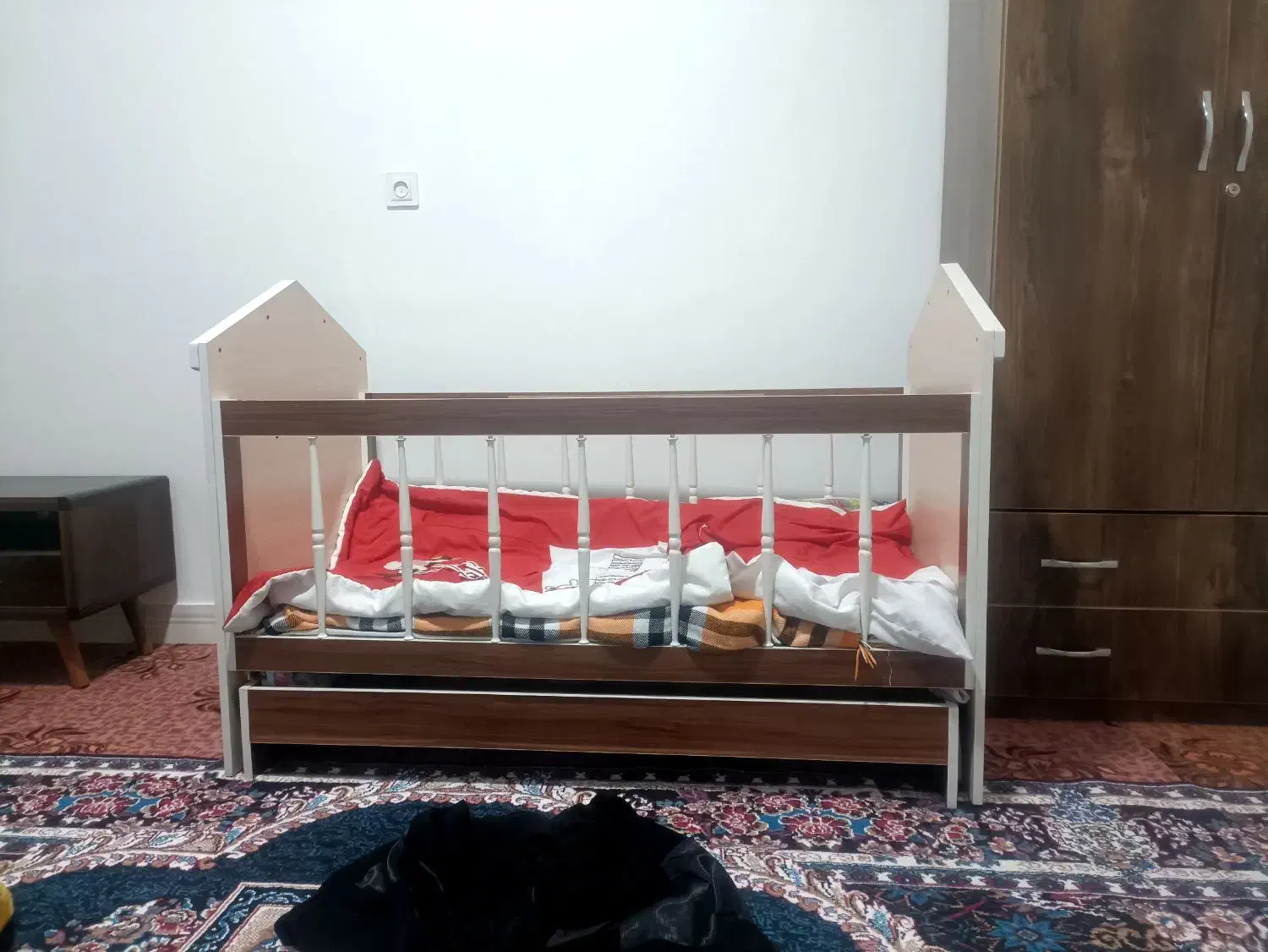 تخت گهواره کودک|اسباب و اثاث بچه|سیرجان, |دیوار