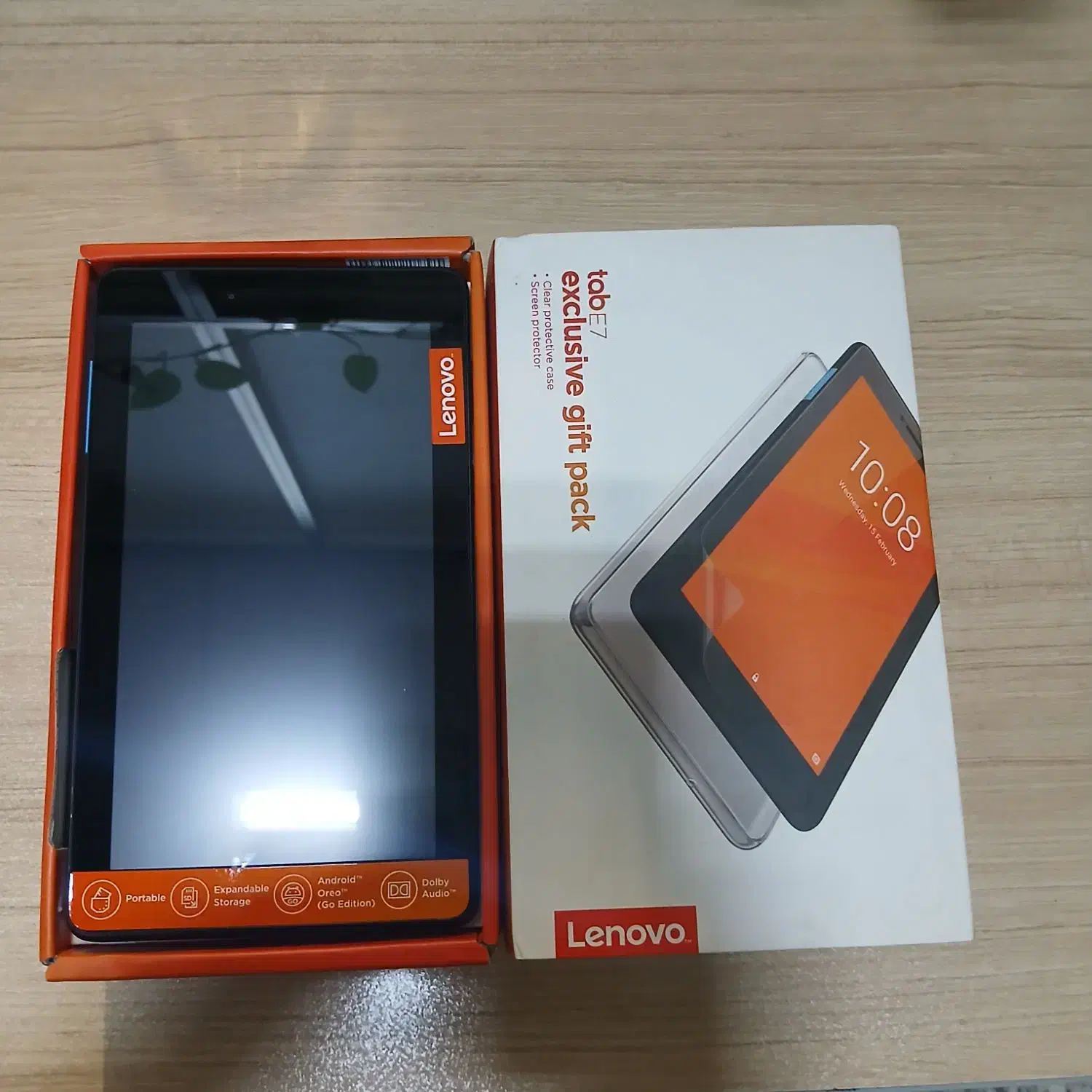 تبلت لنوو|تبلت|تهران, میدان ولیعصر|دیوار