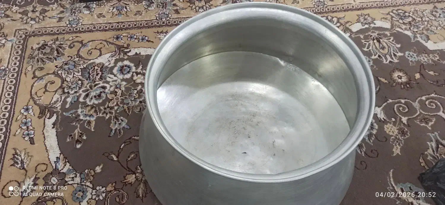 دو عدد قابلمه بزرگ|ظروف پخت‌وپز|اندیمشک, |دیوار