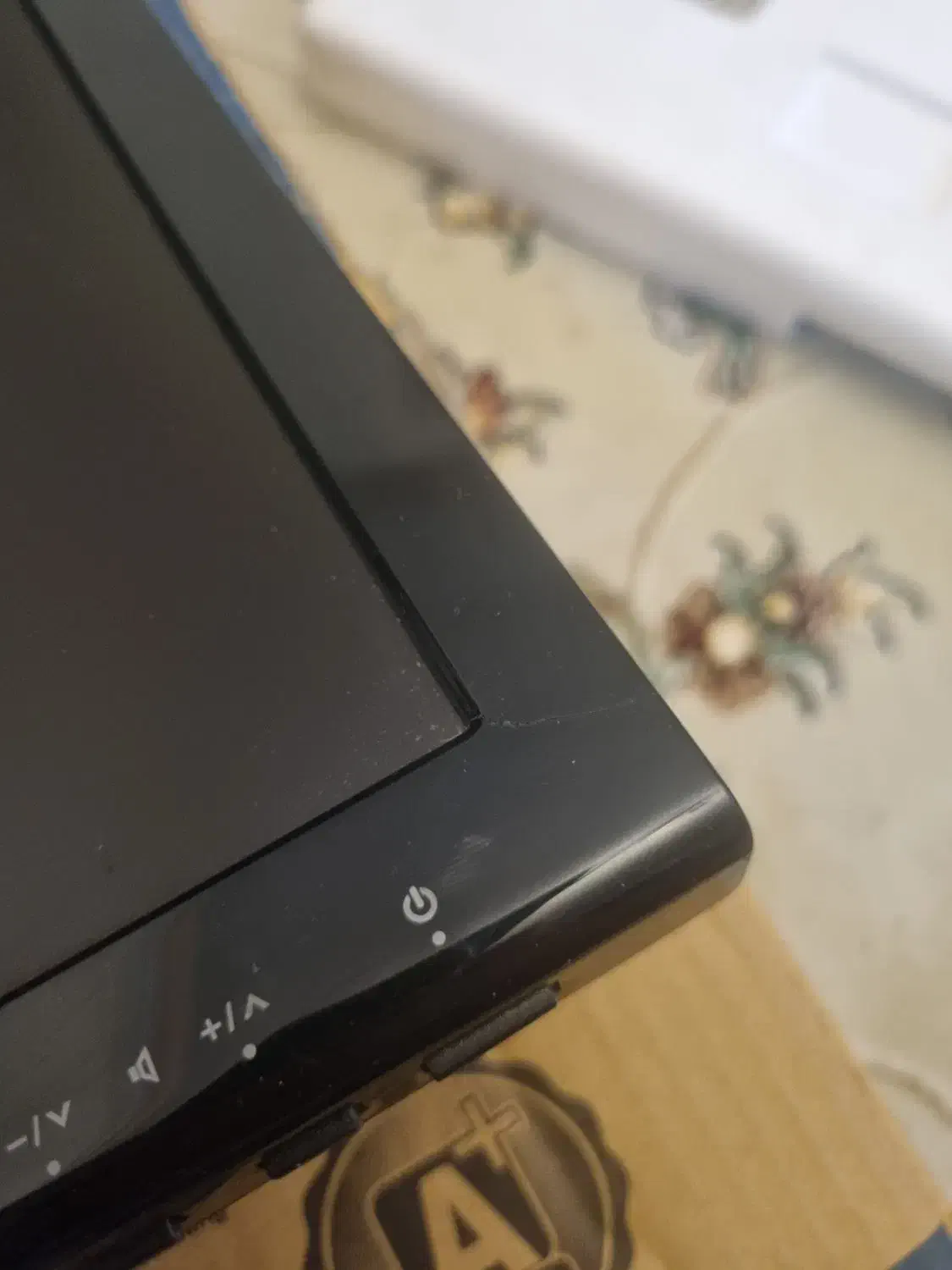 تلویزیون و مانیتور به همراه گیرنده دیجیتال ۱۹ اینچ|تلویزیون و پروژکتور|قدس, شهر‌قدس|دیوار