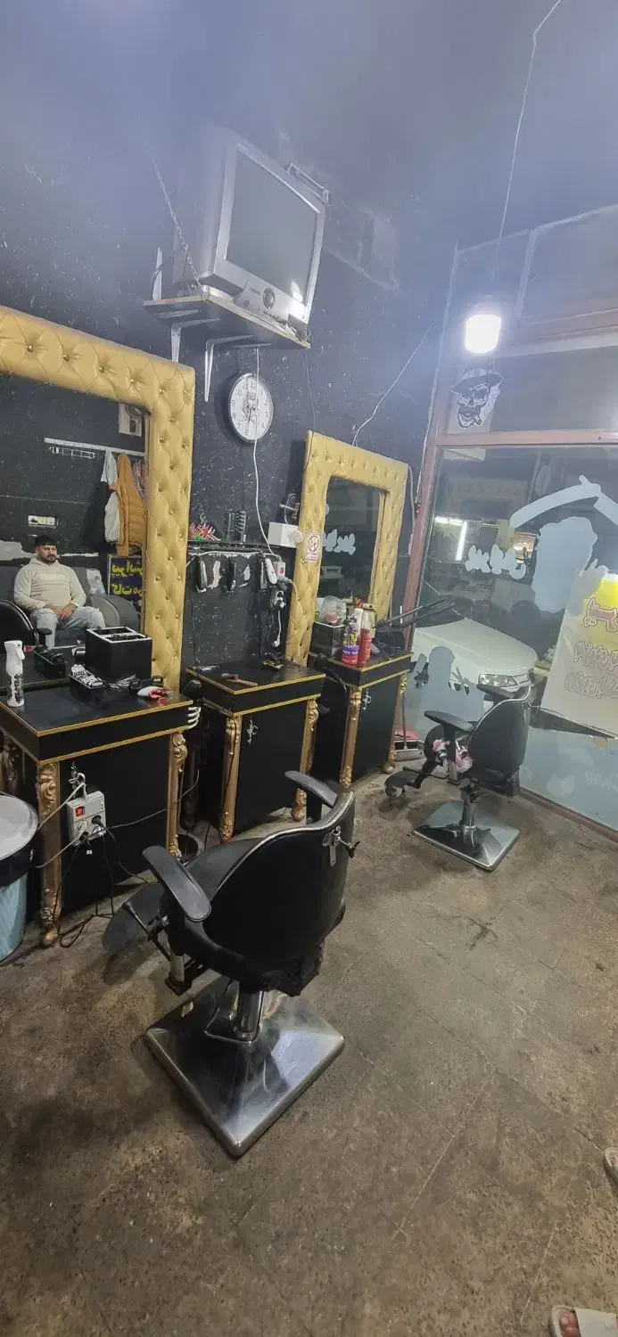 میز و صندلی آرایشگاه|آرایشگاه و سالنهای زیبایی|بهارستان, |دیوار