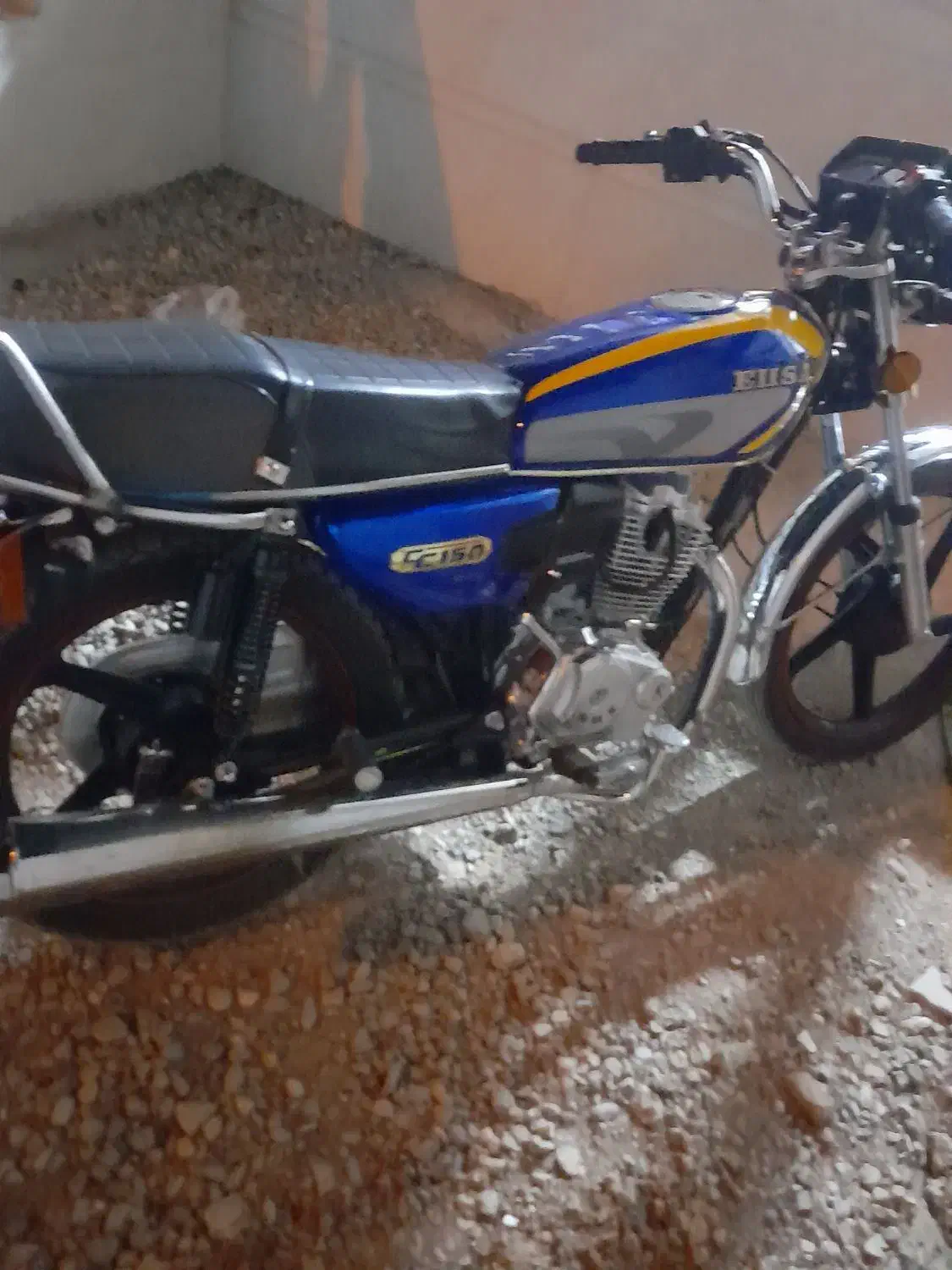 موتور سالم کم‌کار  زیر خاکی|موتورسیکلت|بافت, |دیوار