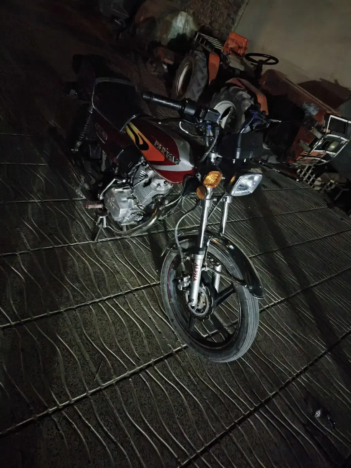 200پرواز|موتورسیکلت|بم, |دیوار