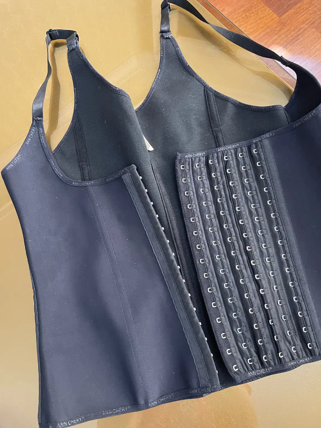 کن ساعت شنی|لباس|همدان, |دیوار