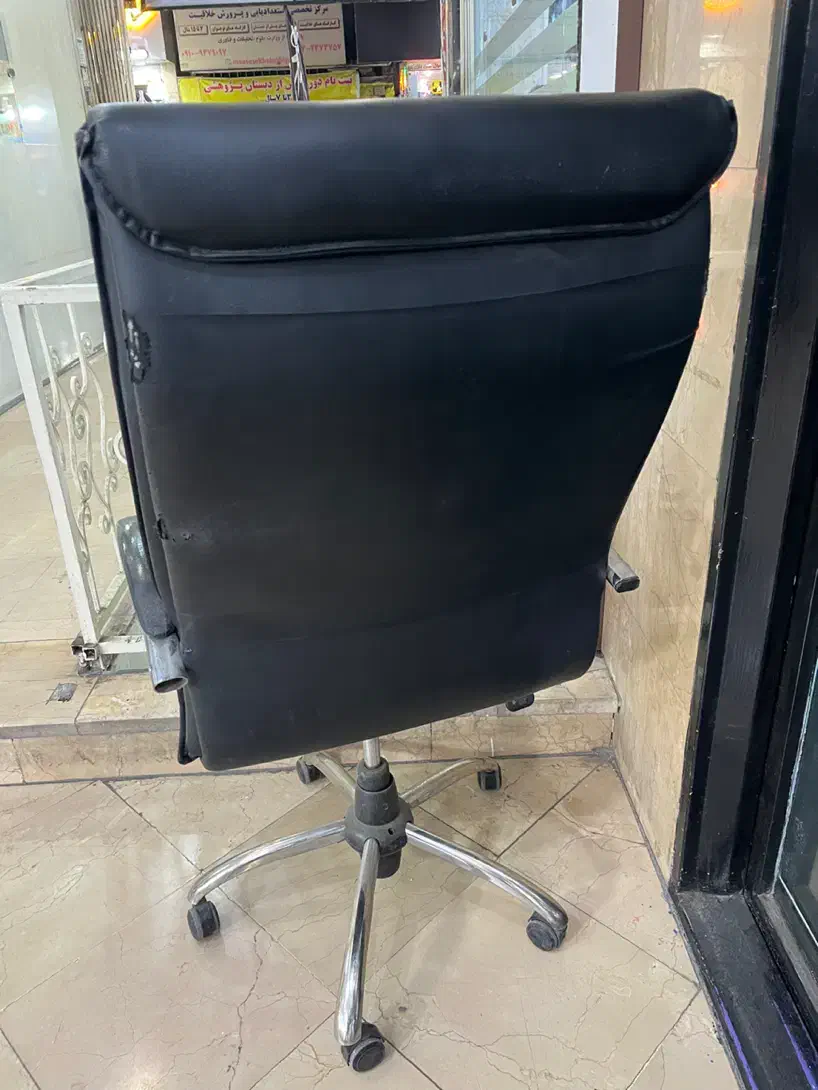 صندلی مدیریت|دفتر کار|اندیشه, اندیشه فاز ۱|دیوار