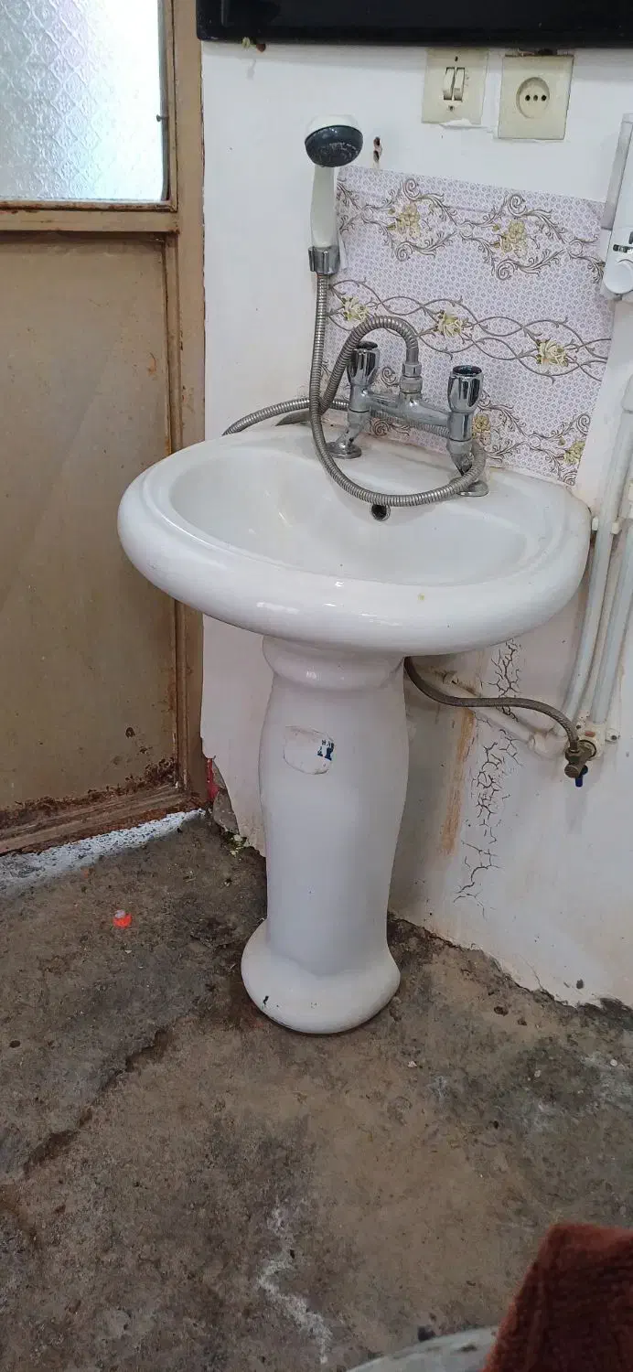 یک عدد روشویی|لوازم سرویس بهداشتی|مرند, |دیوار