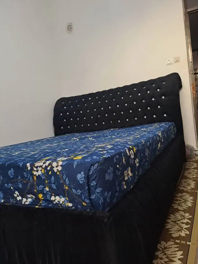 فروش تخت خواب ۲نفره در حد نو|تشک تختخواب|لاهیجان, خمیر کلایه|دیوار