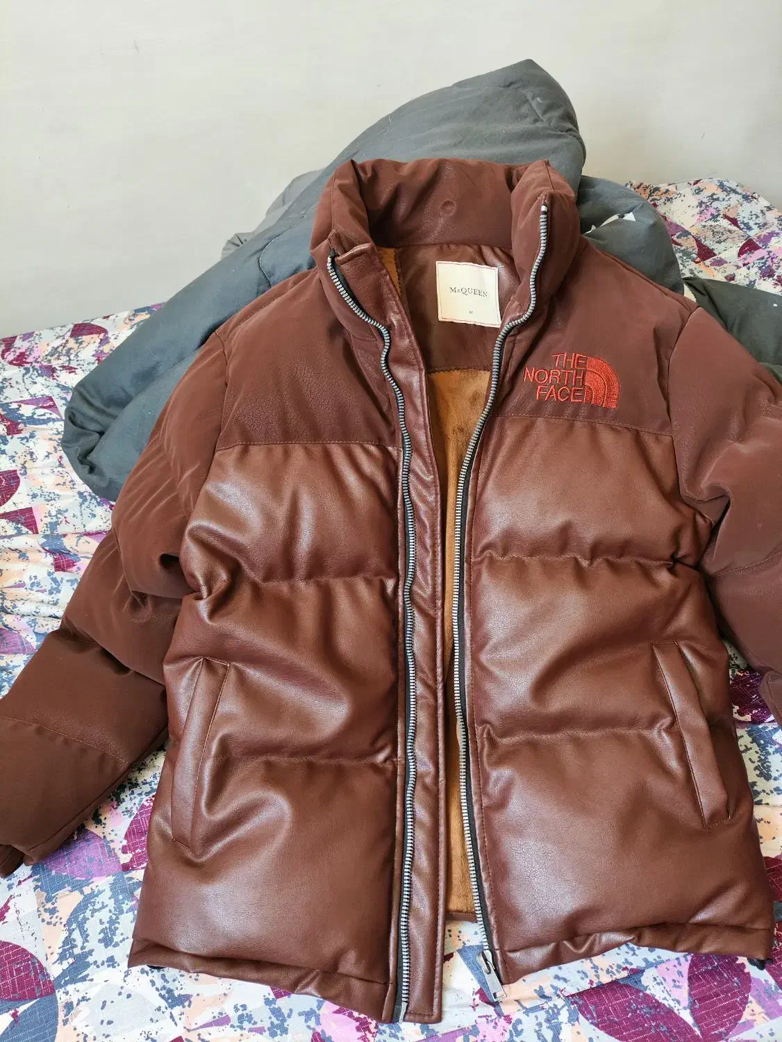 کاپشن Mc Queen|لباس|شاهین‌شهر, دهخدا|دیوار