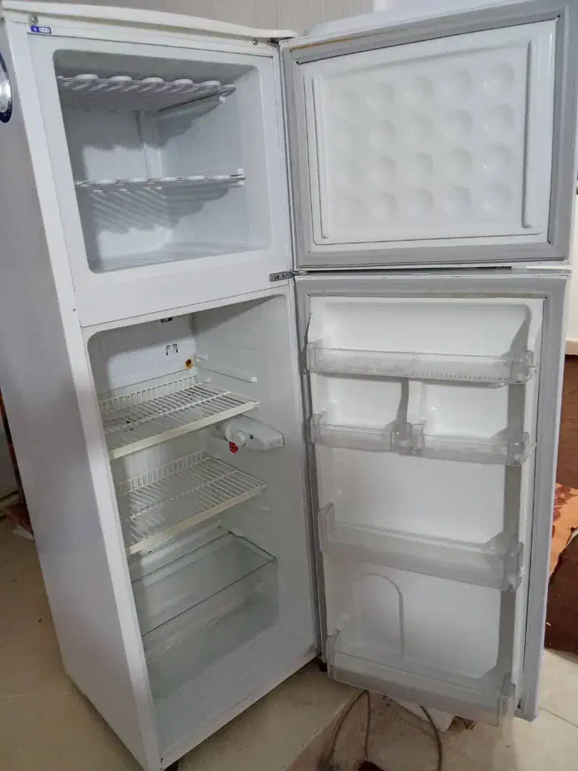 یخچال ایستکول ۱۲فوت سالم در حد نو|یخچال و فریزر|قلعه قاضی, |دیوار