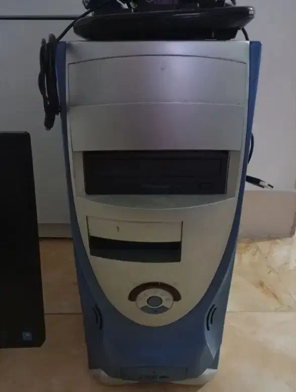 pc ساده|رایانه رومیزی|میانه, |دیوار