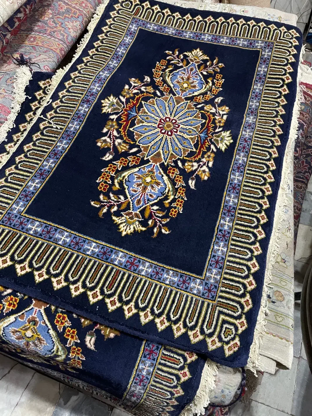 یک جفت پشتی دستبافت سرمه ای رنگ کاشان|پشتی|تهران, آرژانتین|دیوار