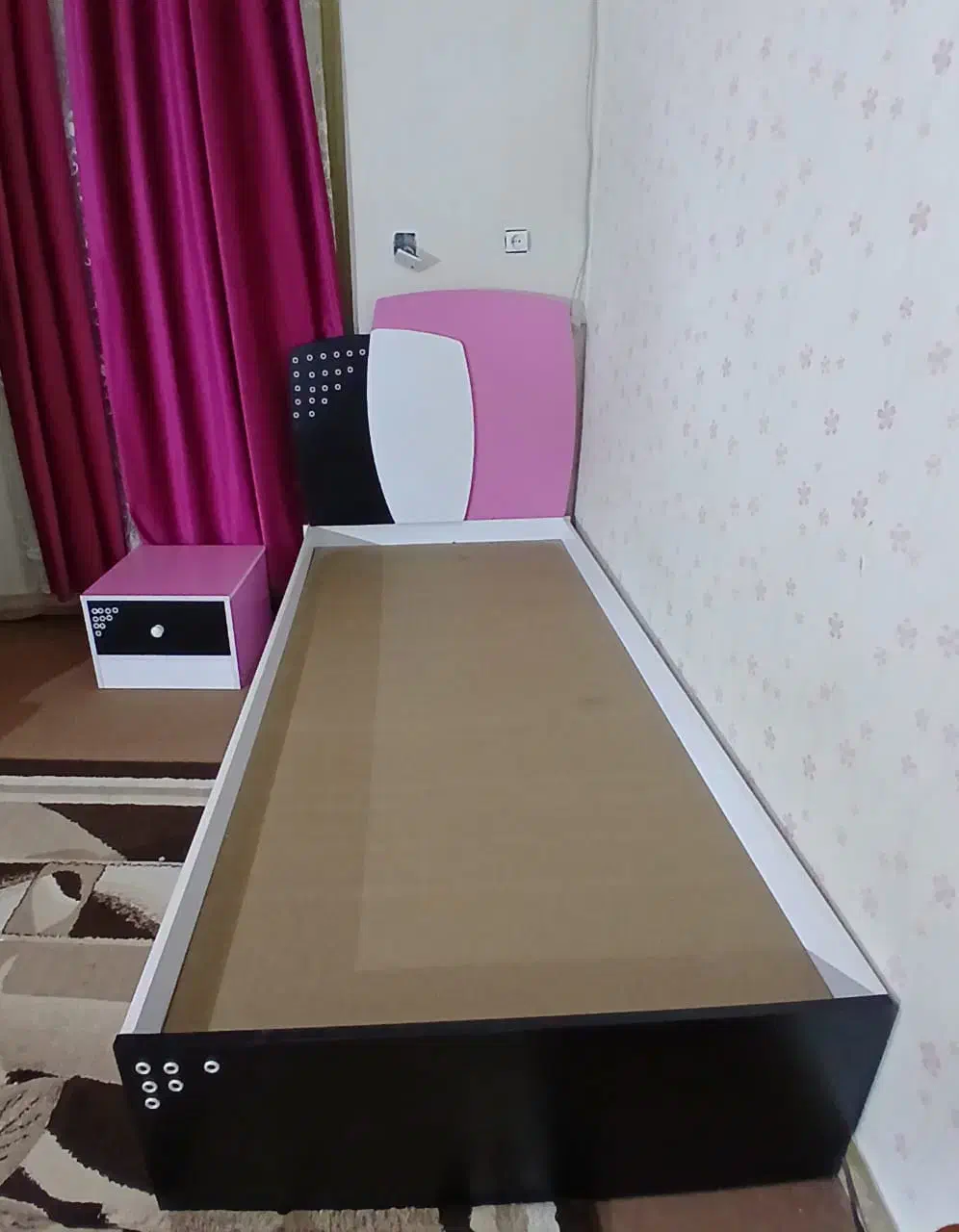 فروشی|تخت و سرویس خواب|لار, |دیوار