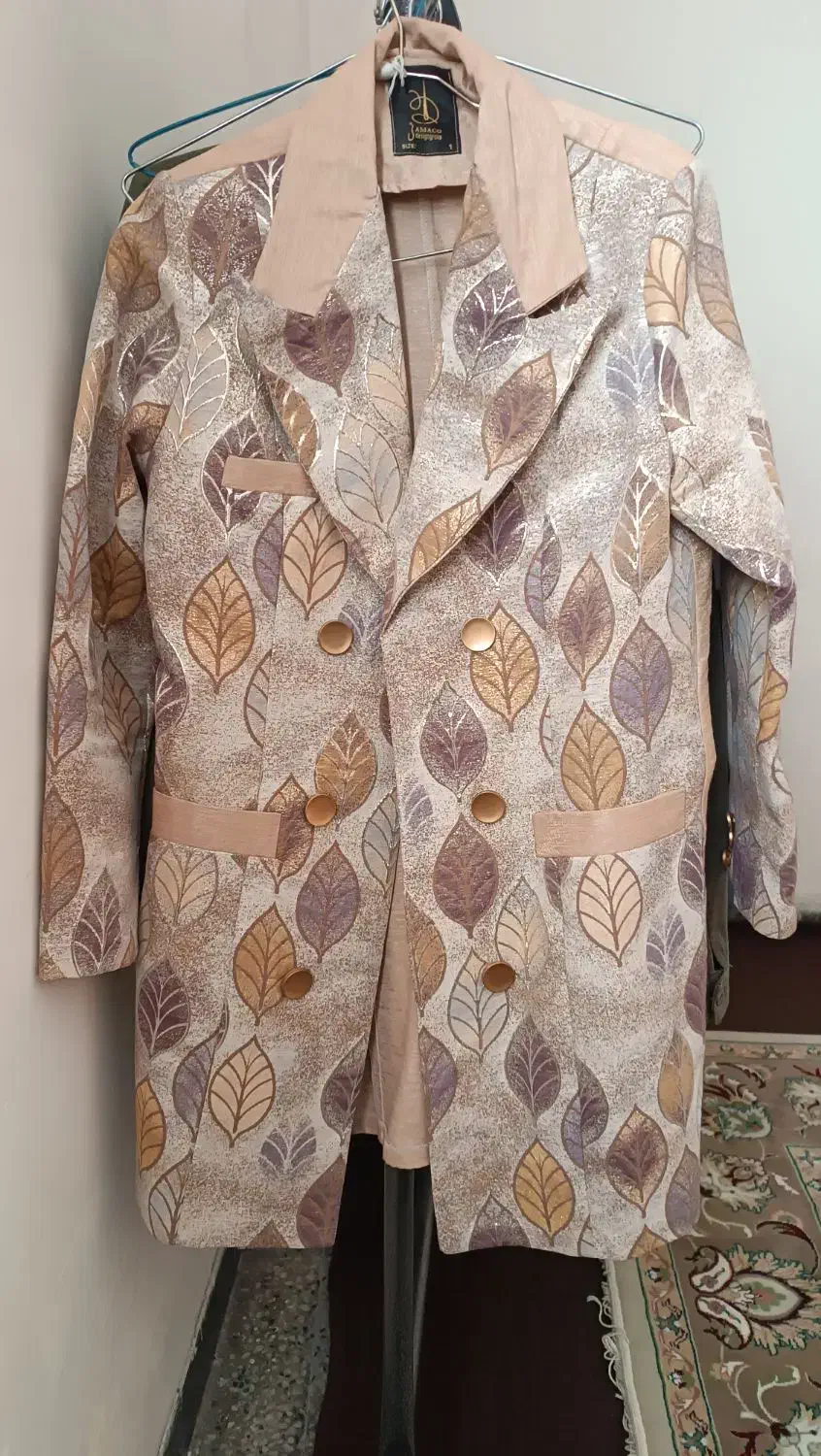 مانتو|لباس|دهدشت, |دیوار