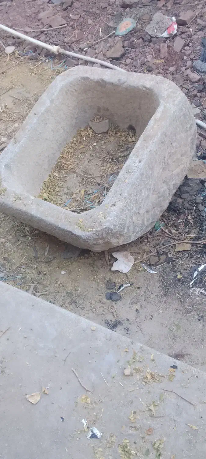 حوض سنگی قدیمی|کلکسیون اشیاء عتیقه|سامان, |دیوار